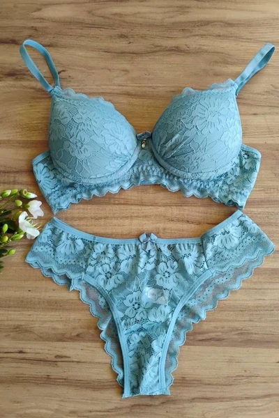 Conjunto com bojo, renda poliamida, detalhe com pingente, calcinha fio - Cod. 1010