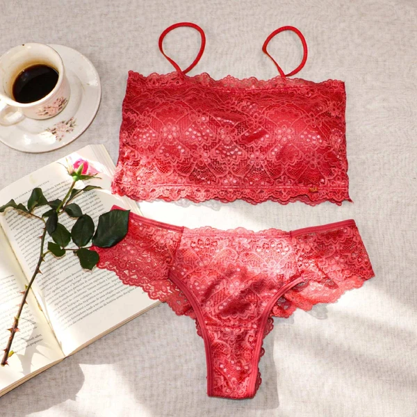 Conjunto com top de Renda com bojo removível e calcinha fio duplo - Cod. 301