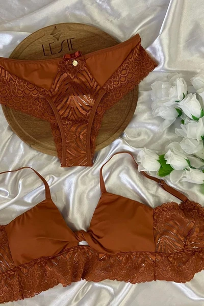 Conjunto em microfibra e renda, com bojo removível e calcinha fio em renda - Cod. 869