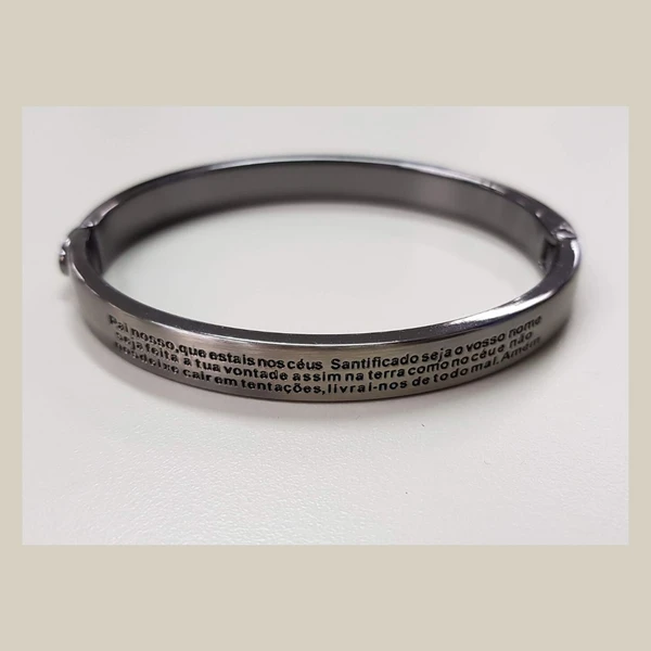 Bracelete Feminino de metal com Pai Nosso gravado Dourado Banhado a Ouro 18k Elegante Presente Feminino