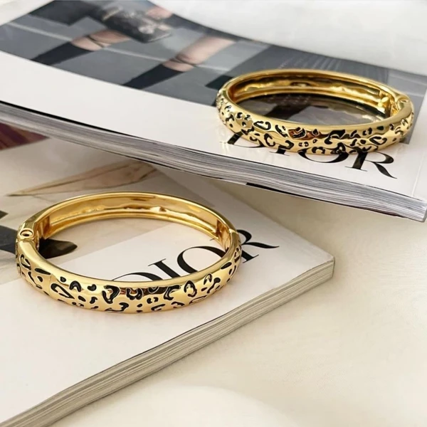 Bracelete Feminino onça Dourado Banhado a Ouro 18k Elegante Presente Feminino