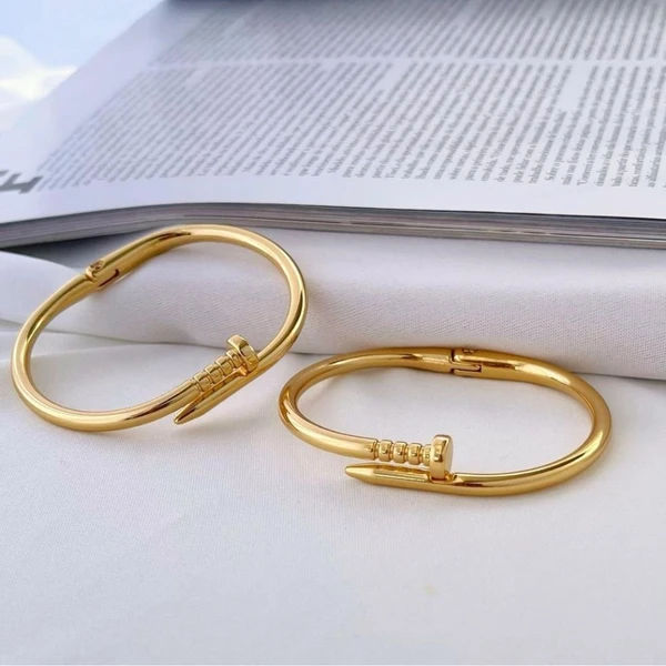 Bracelete Feminino prego Dourado Banhado a Ouro 18k Elegante Presente Feminino