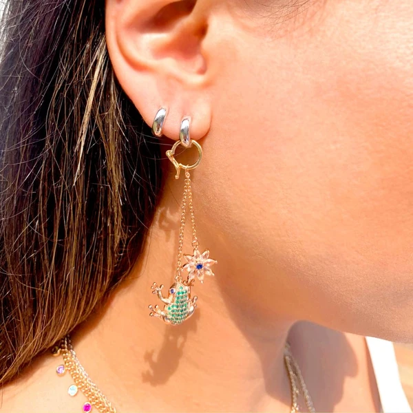 Brinco flor e sapo - cristal Dourado Banhado a Ouro 18k Elegante Presente Feminino