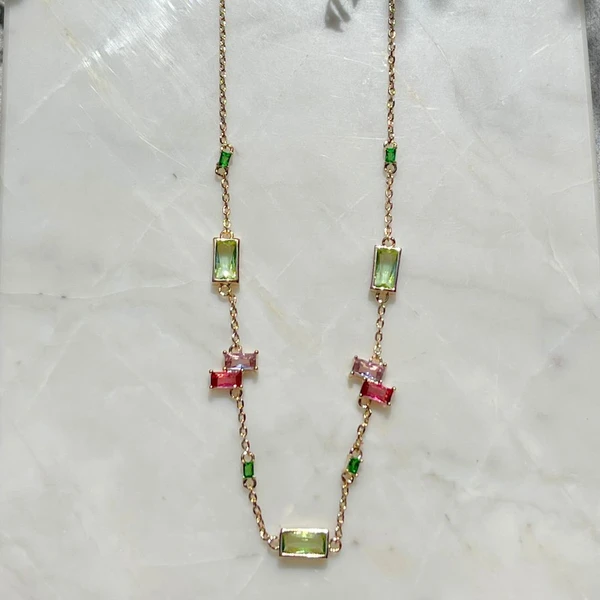 Colar Feminino com cristais Dourado Banhado a Ouro 18k Elegante Presente Feminino