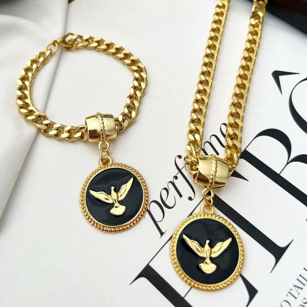 Colar Feminino com pingente pomba da paz com resina Dourado Banhado a Ouro 18k Elegante Presente Feminino