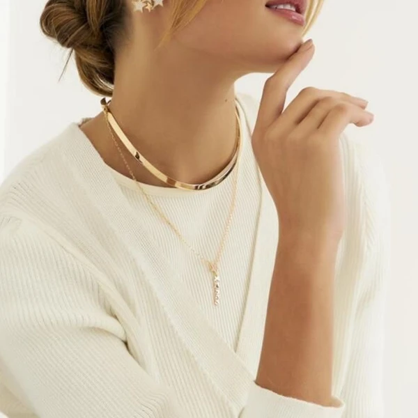 Gargantilha curva e lisa Dourado Banhado a Ouro 18k Elegante Presente Feminino
