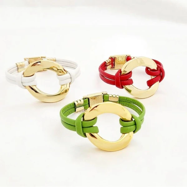 Pulseira Feminina com metal e couro com Detalhes Dourados Banhados a Ouro 18k Elegante Presente Feminino