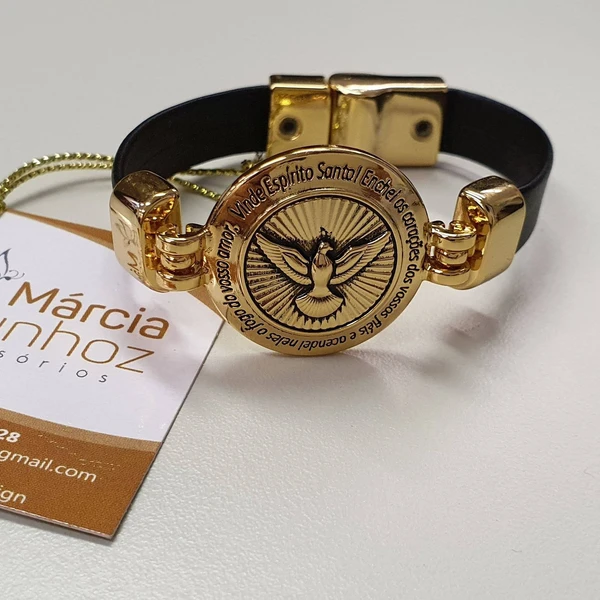 Pulseira Feminina de couro com Espírito Santo com Detalhes Dourados Banhados a Ouro 18k Elegante Presente Feminino