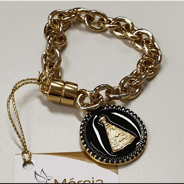 Pulseira Feminina de elos com fecho de imã pingente Banhado a Ouro 18k Elegante Presente Feminino