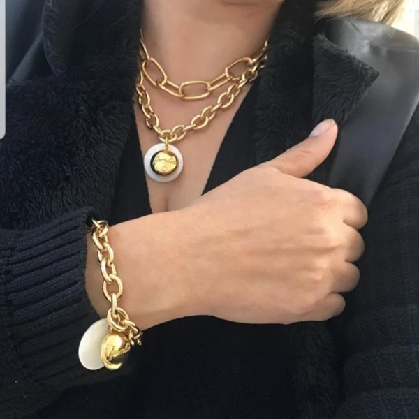 Pulseira Feminina de elos com pingente de madrepérola Dourado Banhado a Ouro 18k Elegante Presente Feminino