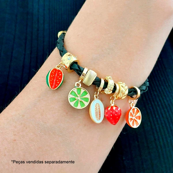 Charm Morango Revestido em Ouro
