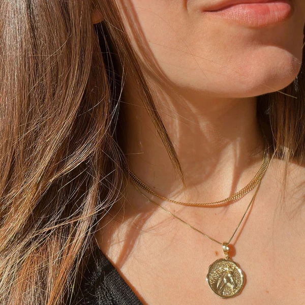 Colar Cavalo em Corrente Veneziana Revestido em Ouro
