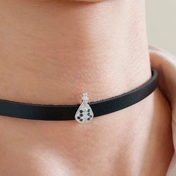 Colar Choker de Couro Preto Nossa Sra. Aparecida Revestido em Prata
