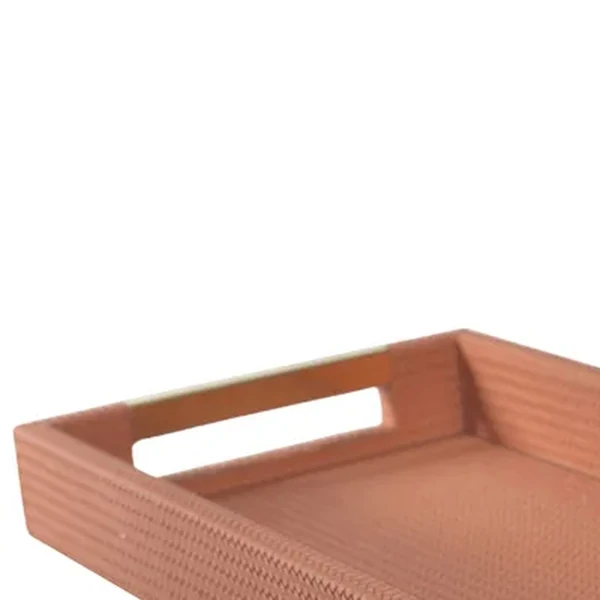 Bandeja retangular de MDF com revestimento em PU trançado terracota e pegador metálico dourado 40x20