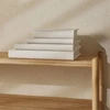 Caixa livro decorativa com revestimento em PU creme Mart 15x20