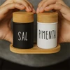Conjunto 2 porta condimentos com tampa e bandeja de bambu para sal e pimenta Doha 90 ml