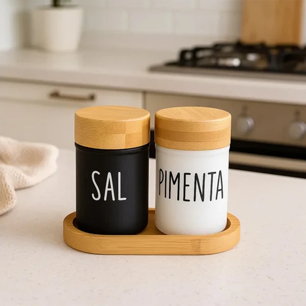 Conjunto 2 porta condimentos com tampa e bandeja de bambu para sal e pimenta Doha 90 ml