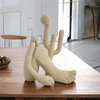 Escultura em poliresina Abaporu Tarsila do Amaral bege Mart 27x32