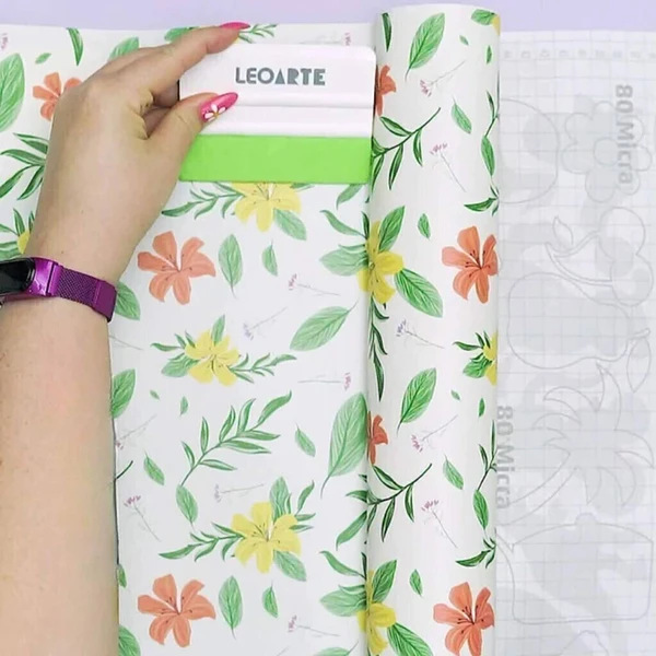 Espátula plástica para aplicação de papel de parede autoadesivo Le&Leo 10x7