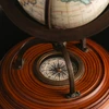 Globo terrestre com bússola e base amadeirada Wolff 23x15