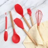 Kit utensílios de silicone com cabo de madeira vermelho 7 peças