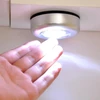 Luminária LED de toque à pilhas