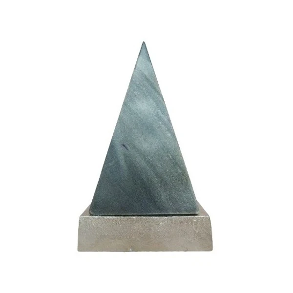 PIRÂMIDE DECORATIVA EM MÁRMORE