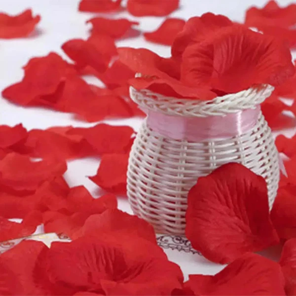 Pacote com 100 pétalas de rosas vermelhas em veludo para decoração
