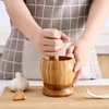 Pilão de bambu com socador para amassar alho