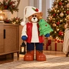 Urso natalino com colete puffer, árvore de Natal e lanterna com vela de LED 50 cm