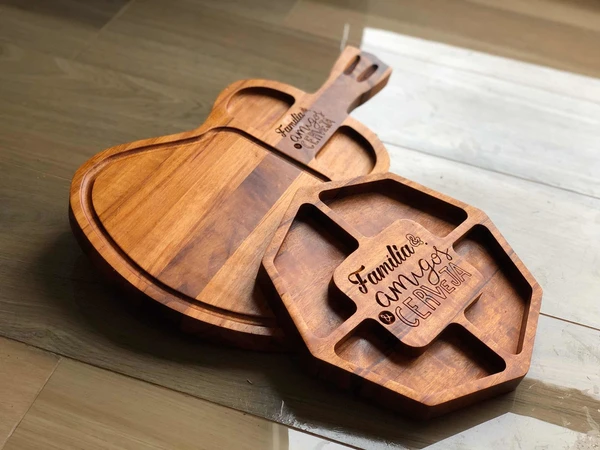 Kit Tábua de Corte + Petisqueira em Madeira Personalizadas - Violão