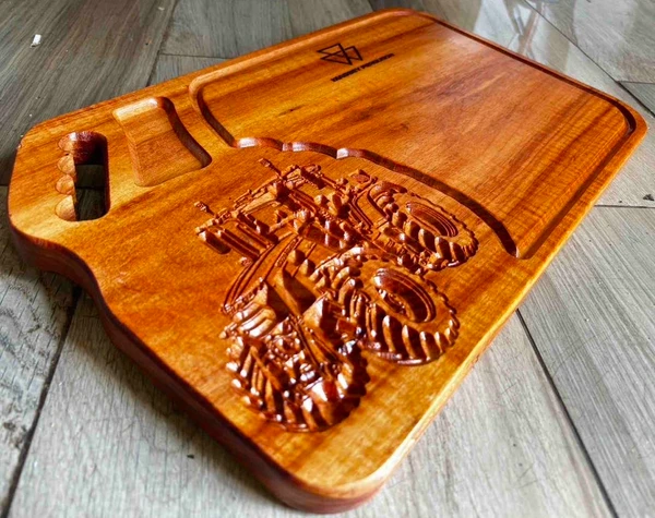 Tábua de Corte Artesanal em Madeira - Trator
