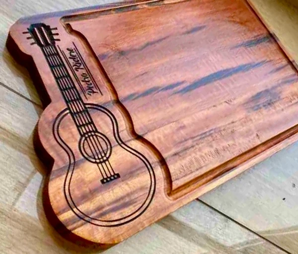 Tábua de Corte em Madeira- Violão