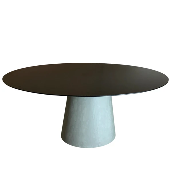 Mesa De Jantar Cone Oval 180x100 Cm Base Cimento Queimado Tampo Laca Preta