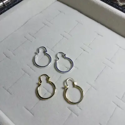BRINCO ARGOLA CLICK FINA BANHO: OURO 18K/PRATA 999