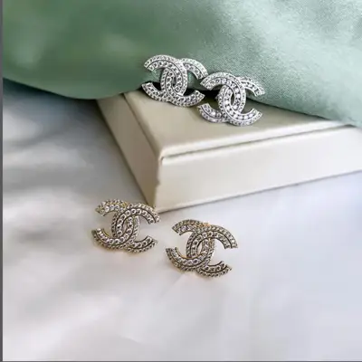 BRINCO CHANEL DOIS FILETES DE ZIRCONIA BANHO OURO 18K