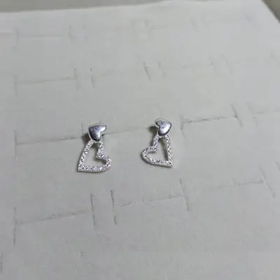 BRINCO CORAÇÃO DUPLO MICROZIRCÔNIAS CRAVEJADAS E LISO BANHO PRATA 999