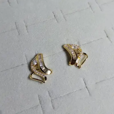 BRINCO CRAVEJADO ZIRCÔNIA CRISTAL BANHO OURO 18K