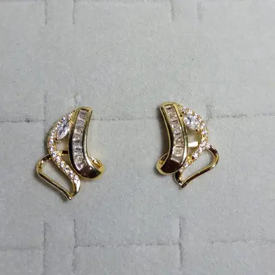 BRINCO CRAVEJADO ZIRCÔNIA CRISTAL BANHO OURO 18K