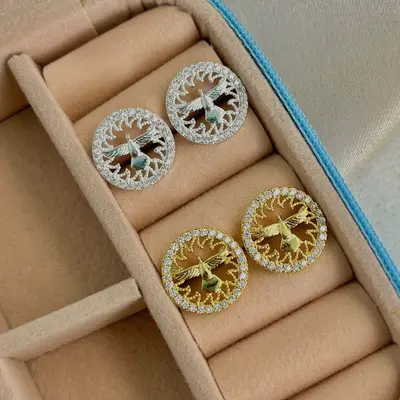 BRINCO DIVINO ESPIRITO SANTO ENVOLTO CRAVEJADO MICROZIRCONIA BANHO PRATA 999