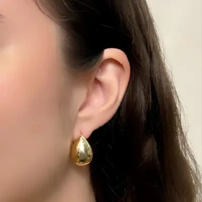 BRINCO GOTA P LISO BANHO OURO 18K