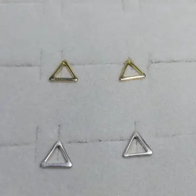 BRINCO SEG. FURO TRIANGULO BANHO: 18K/PRATA 999
