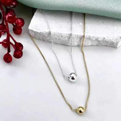 COLAR COM PINGENTE BOLA LISA 10MM BANHO PRATA 999