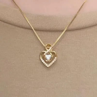 COLAR CORAÇÃO VAZADO COM PONTO DE LUZ E ZIRCÔNIA CRISTAL BANHO OURO 18K
