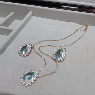 CONJUNTO PEDRA GOTA COM 1 CARREIRA DE ZIRCONIA BANHO OURO 18K