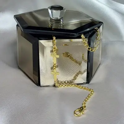 PULSEIRA CRUZ DUPLA DEITADA LISA DETALHADA CORRENTE ELOPORT OURO 18K