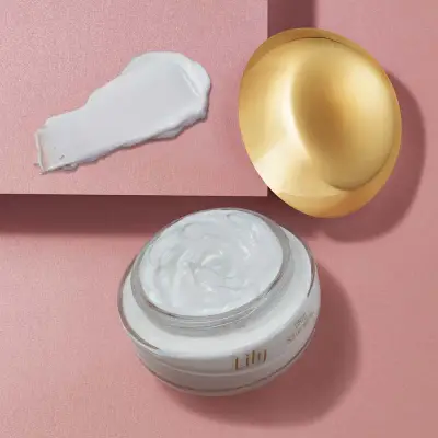 Creme Acetinado Hidratante Desodorante Corporal Lily 250g - Boticário