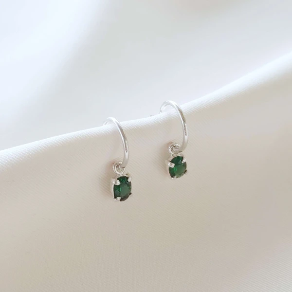 Brinco Meia Argola Verde Zircônia - Mais Prata