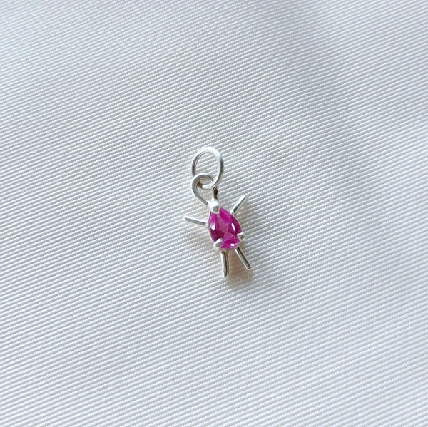 Pingente Menina Rosa - Mais Prata