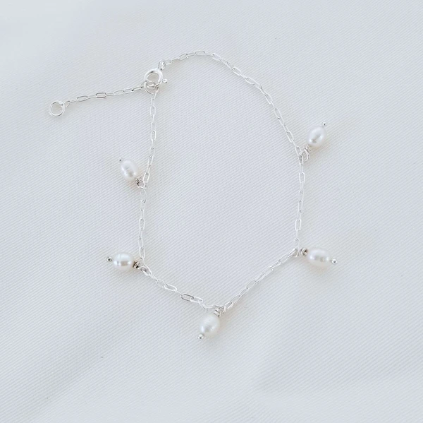 Pulseira Pérolas Penduradas - Mais Prata